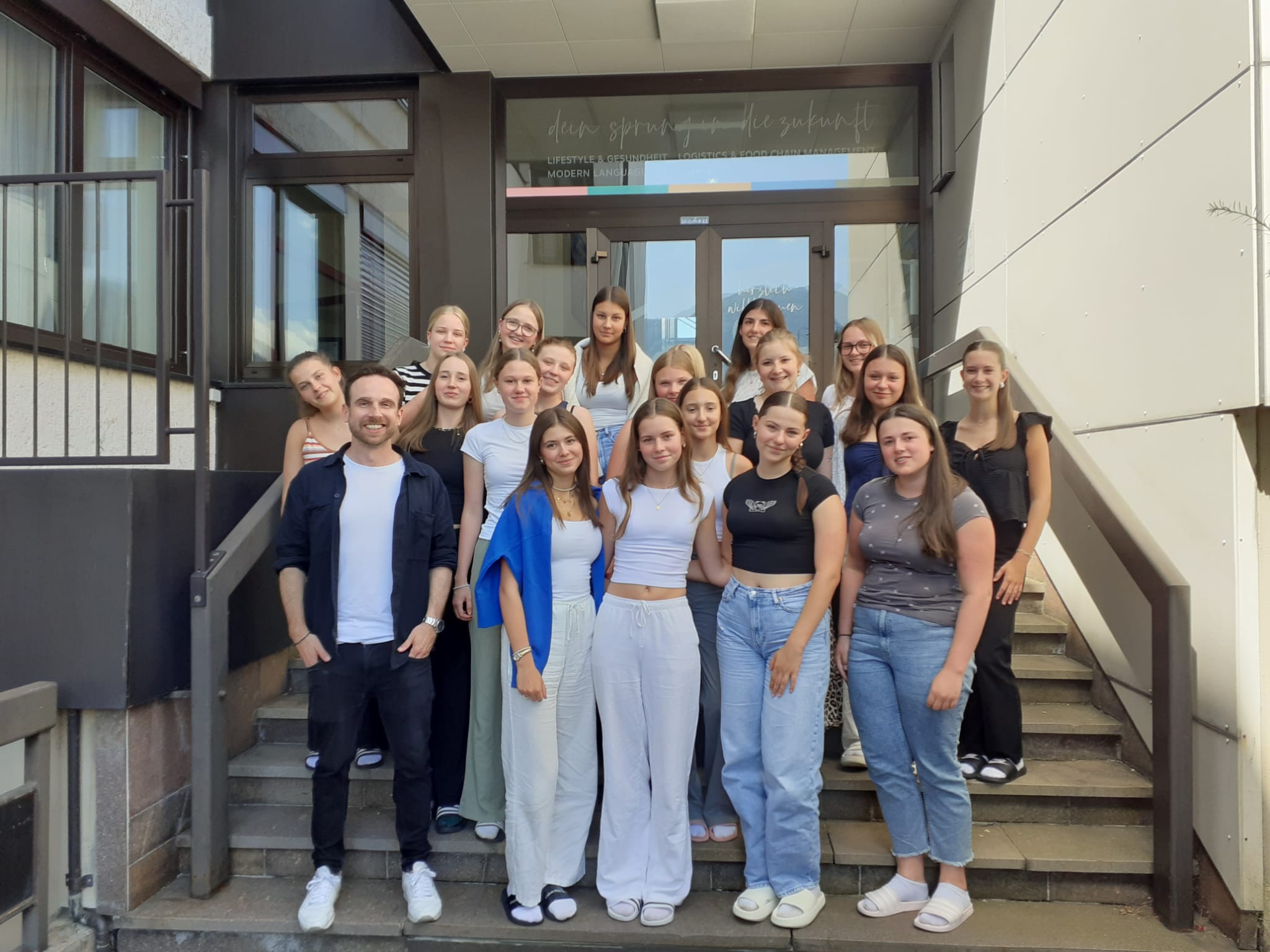 Kreativ-Workshop der 2 CHL des Elisabethinums mit „Train D-Lay”